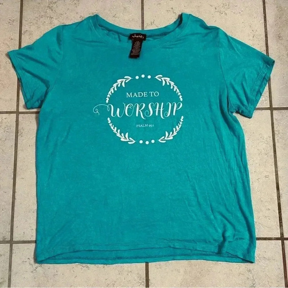 Large JUSTIFY Christian Tee “MADE TO WORSHIP PSALM 95:1” - Picture 4 of 7